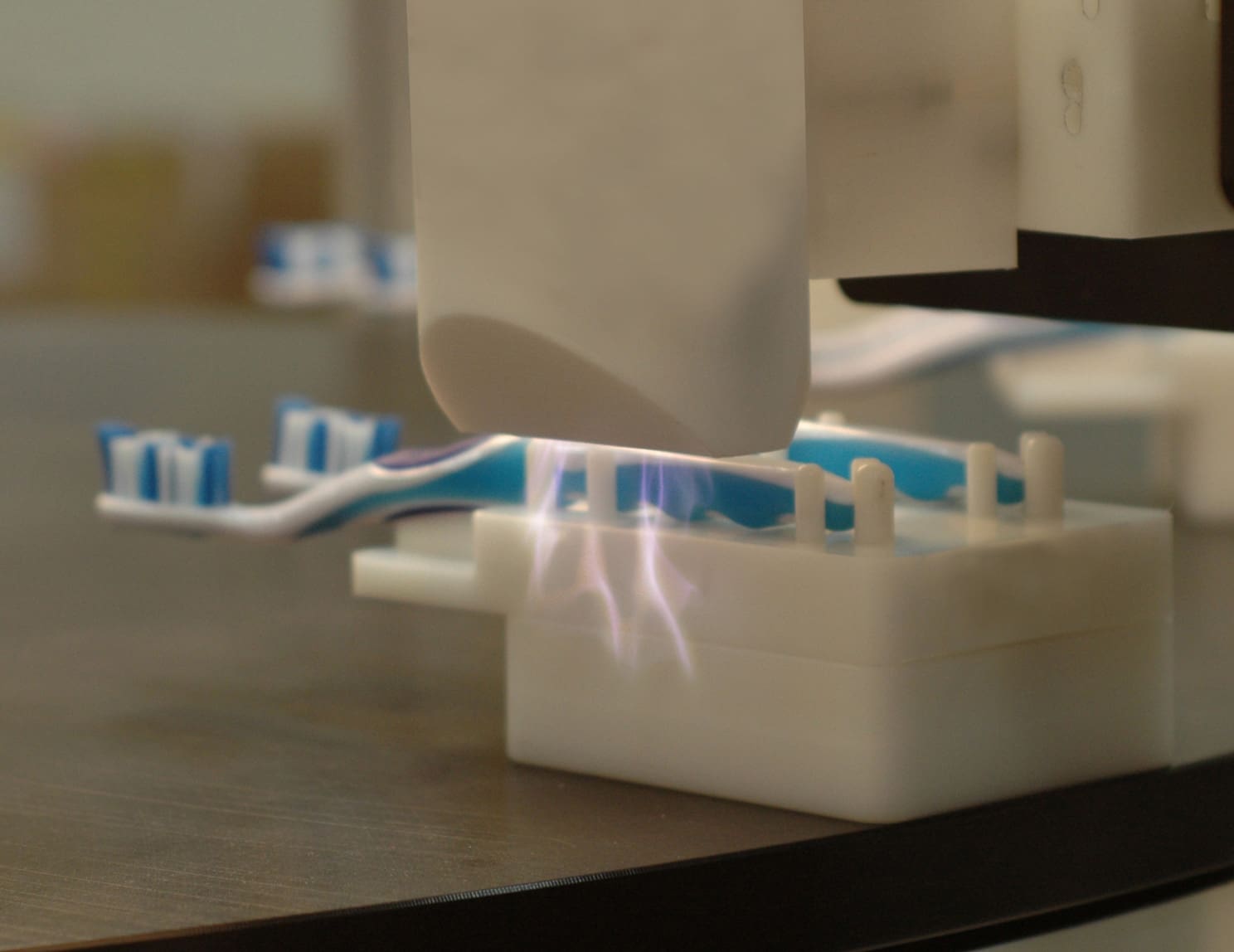 Blown-arc™ Treating Toothbrush
